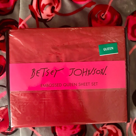 Betsey Johnson Embossed Red Cherry Queen Sheets🍒 - Picture 2 of 8